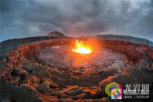 英勇科研人员的惊险旅程：探秘火山深处，一不小心掉进岩浆里的人的惊心生存之战